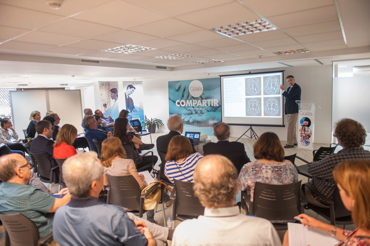 Charla del Dr. Lozano sobre el HIFU a pacientes con Parkinson