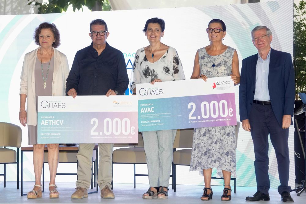 Entrega de los X Premios QUAES a la Innovación y la Investigación en Salud a las asociaciones de pacientes AETHCV (Asociación de Enfermos y Trasplantados Hepáticos de la Comunidad Valenciana), y a AVAC (Asociación Valenciana de Pacientes Anticoagulados y Portadores de Válvulas Cardíacas).